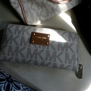 Michael kors wallet